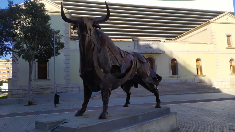 Скульптура El Toro Bravo. Парк Рибальта, Castellón de la Plana